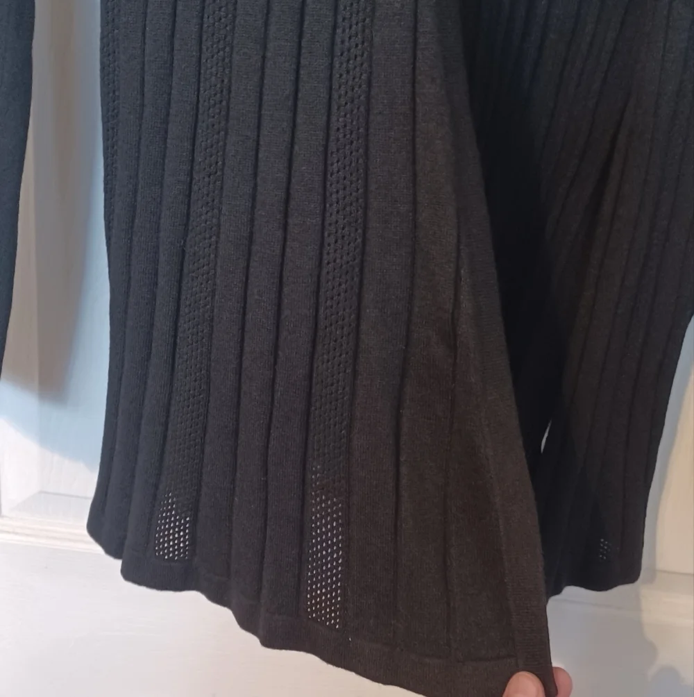💰Carolyn Taylor Peplum Cardigan - Picture 3 of 7